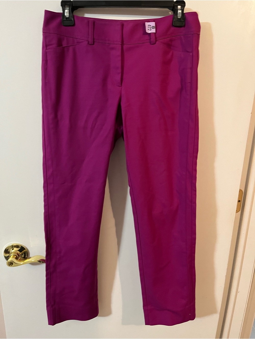 White House, Black market 4R Magenta slim ankle pants